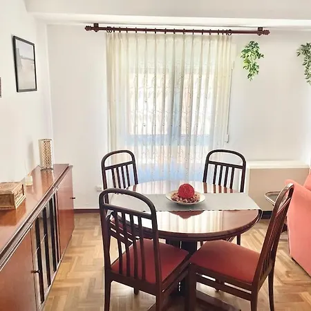 Apartamento Reconquista Apartment *